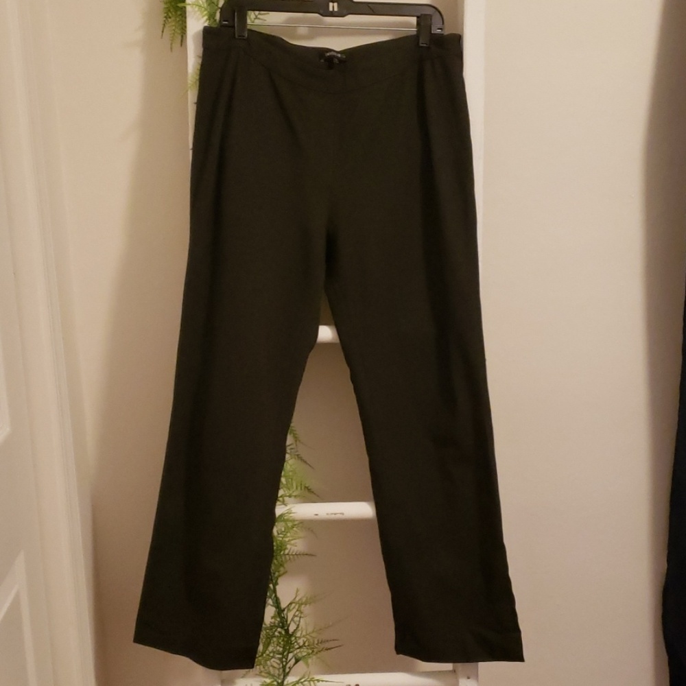 Lafayette 148 Grey Knit straight leg pulling pant.